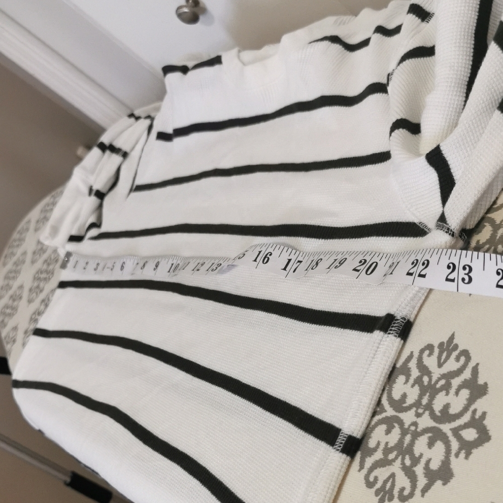 Banana Republic White and Black Striped Long Sleeve Shirt - Picture 4 of 6